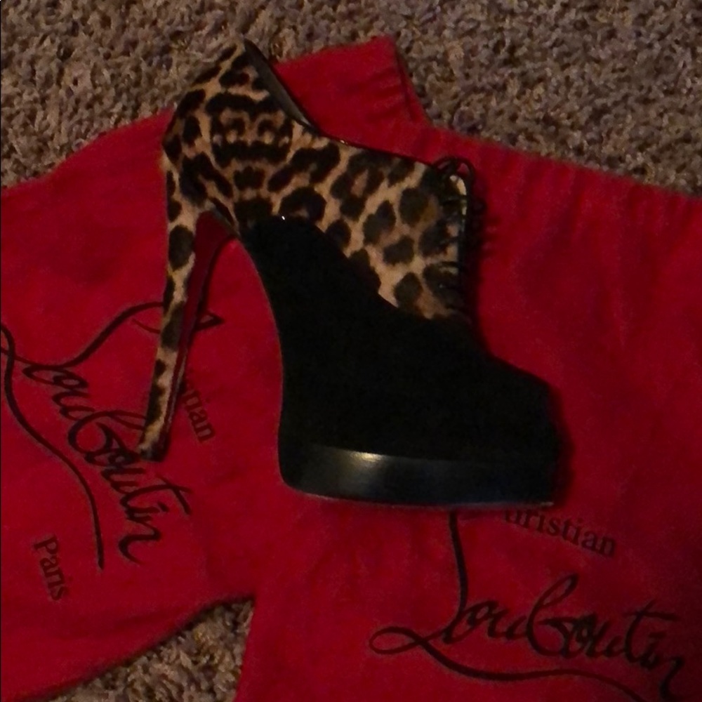 Authentic Christian Louboutin Booties in 37.5